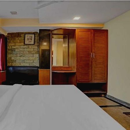 Oyo 75948 Hotel Tushar Continental New Delhi Luaran gambar