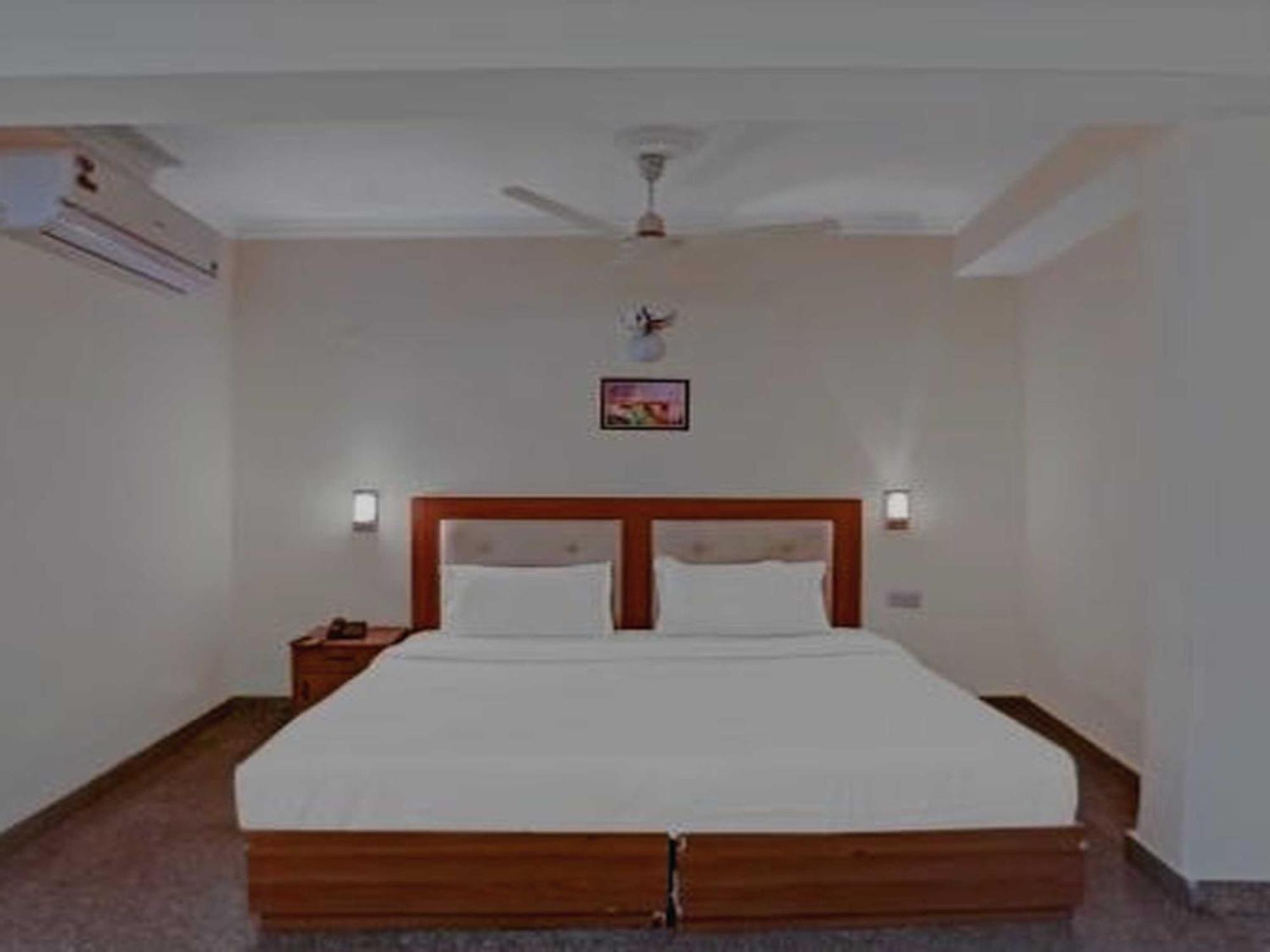 Oyo 75948 Hotel Tushar Continental New Delhi Luaran gambar