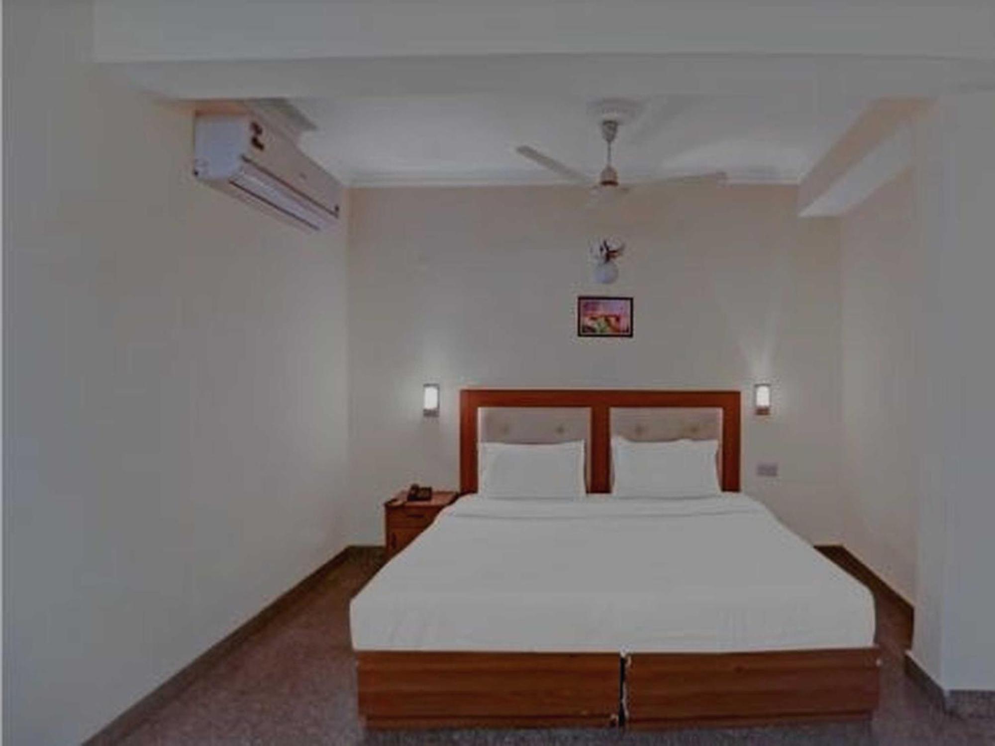 Oyo 75948 Hotel Tushar Continental New Delhi Luaran gambar